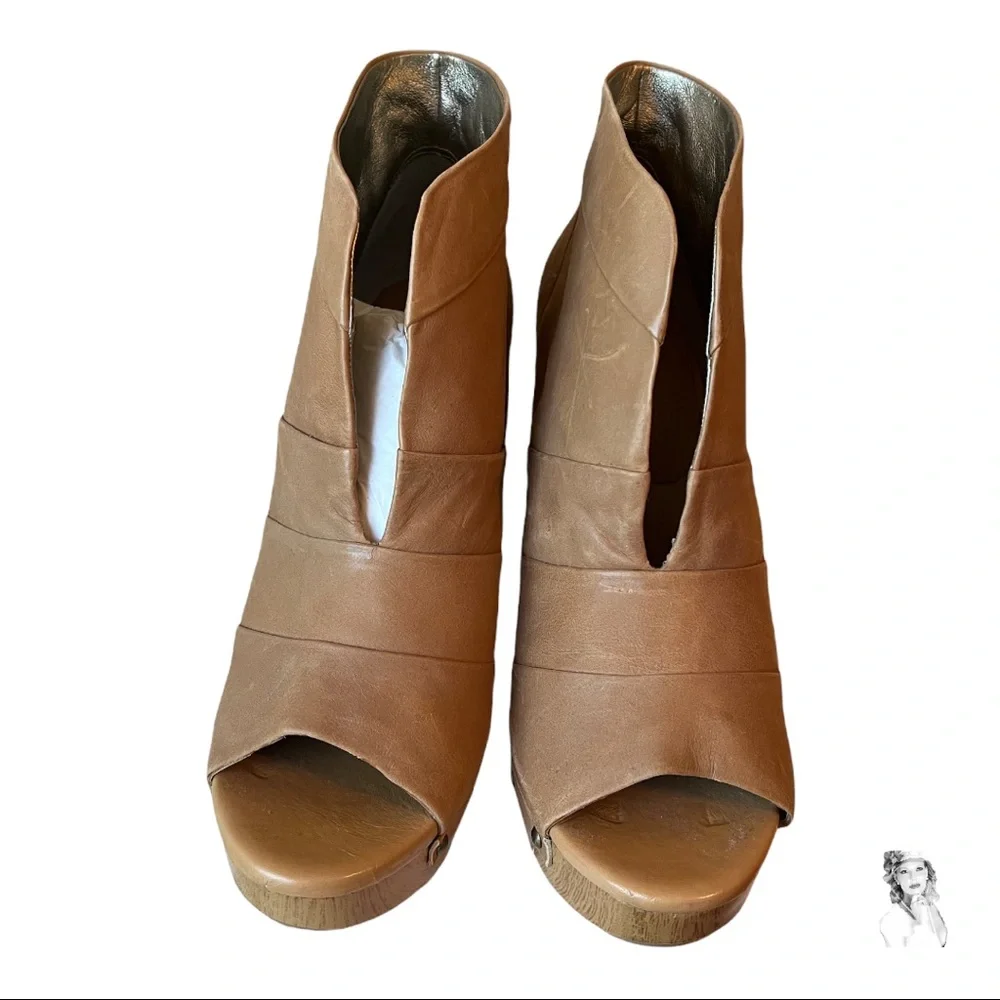 LEATHER TAN BOOTIES BY HIVE & HONEY NWOB - Picture 2 of 6